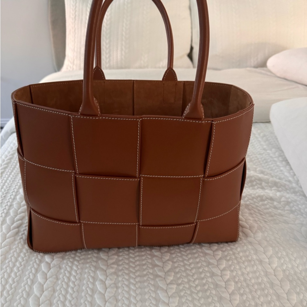 Bottega Arco Tote Maxi Intrecciato Leather Large